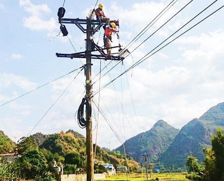 Viết về anh, Người thợ điện vùng cao
